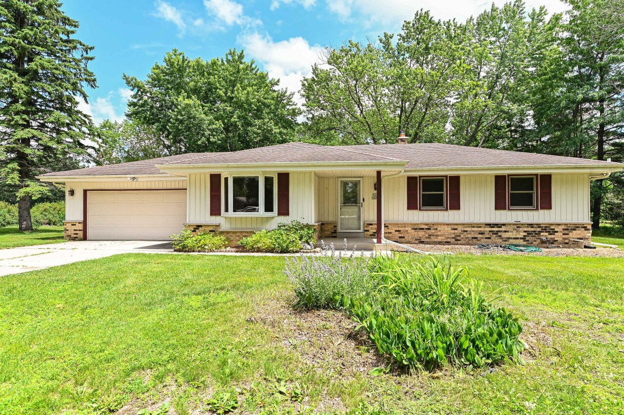 Property Photo: W330s8062 Country Ln WI 53149