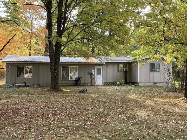 872 S Ransom Road  White Cloud MI 49349 photo