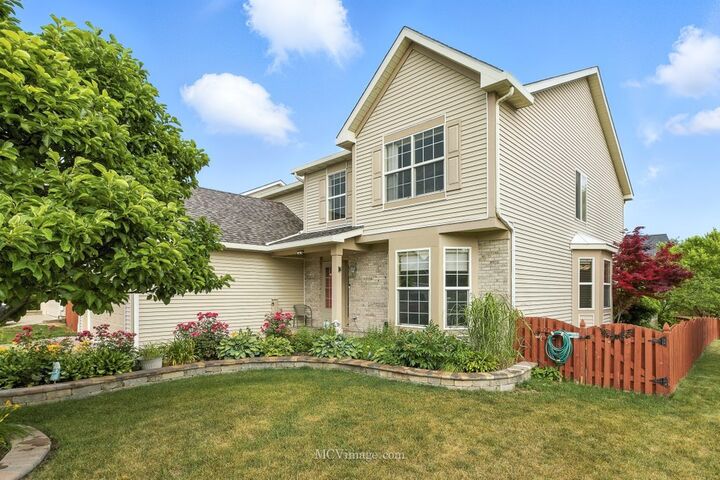 Property Photo:  2943 Heather Lane  IL 60538 