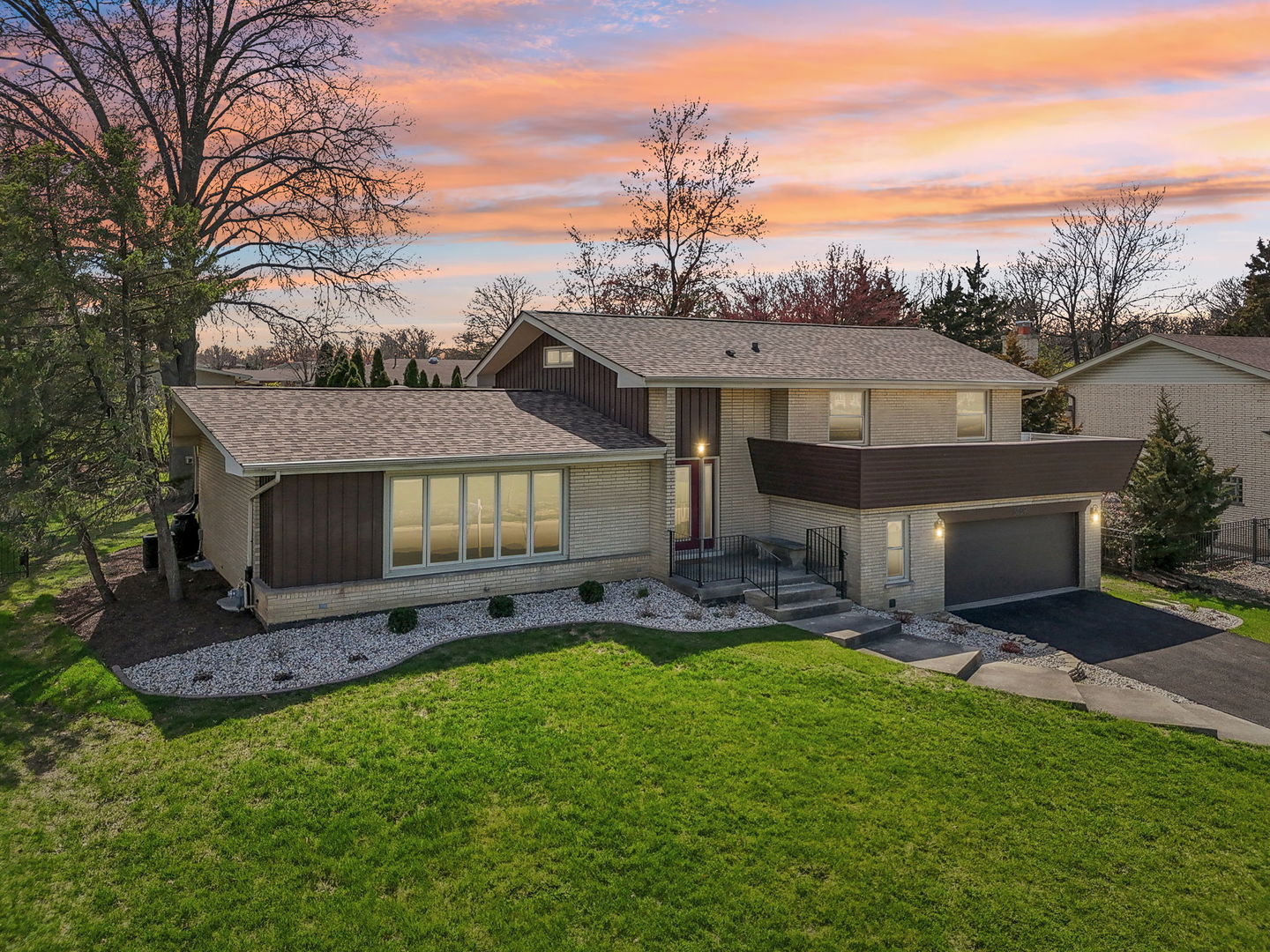 Property Photo:  6709 W Menominee Parkway  IL 60463 