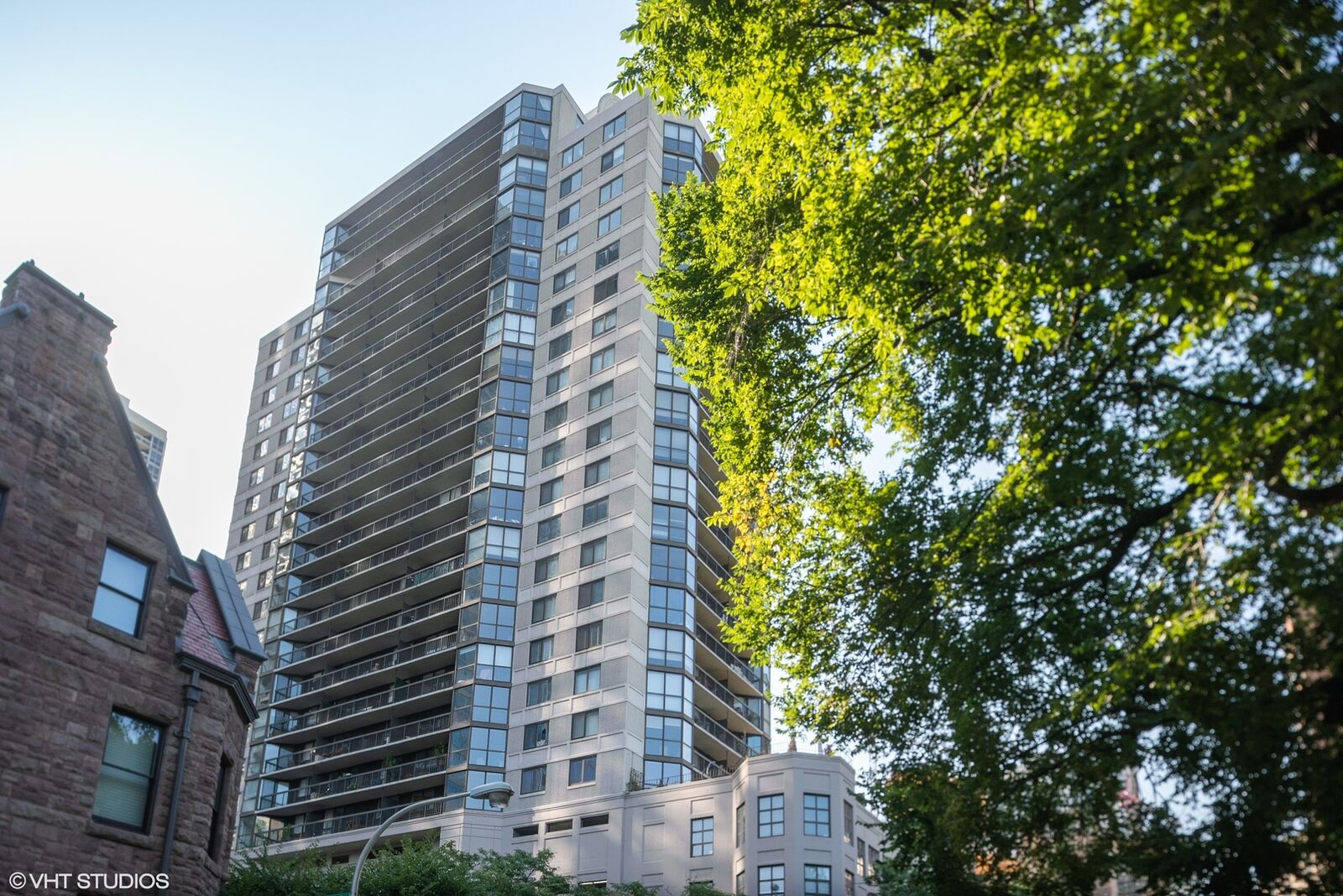 Property Photo:  33 W Delaware Place 13E  IL 60610 