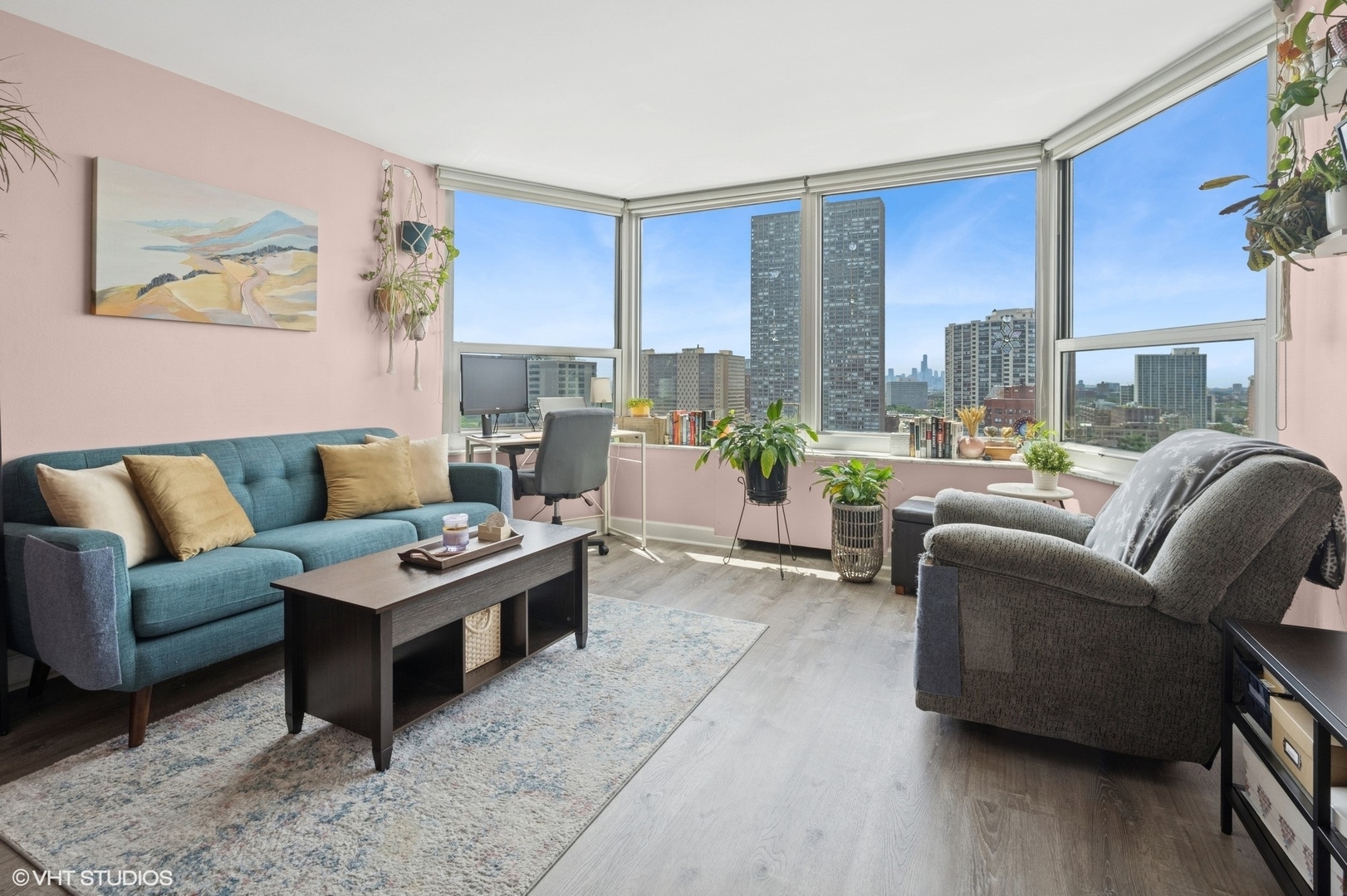 Property Photo: 720 W Gordon Terrace 18R IL 60613