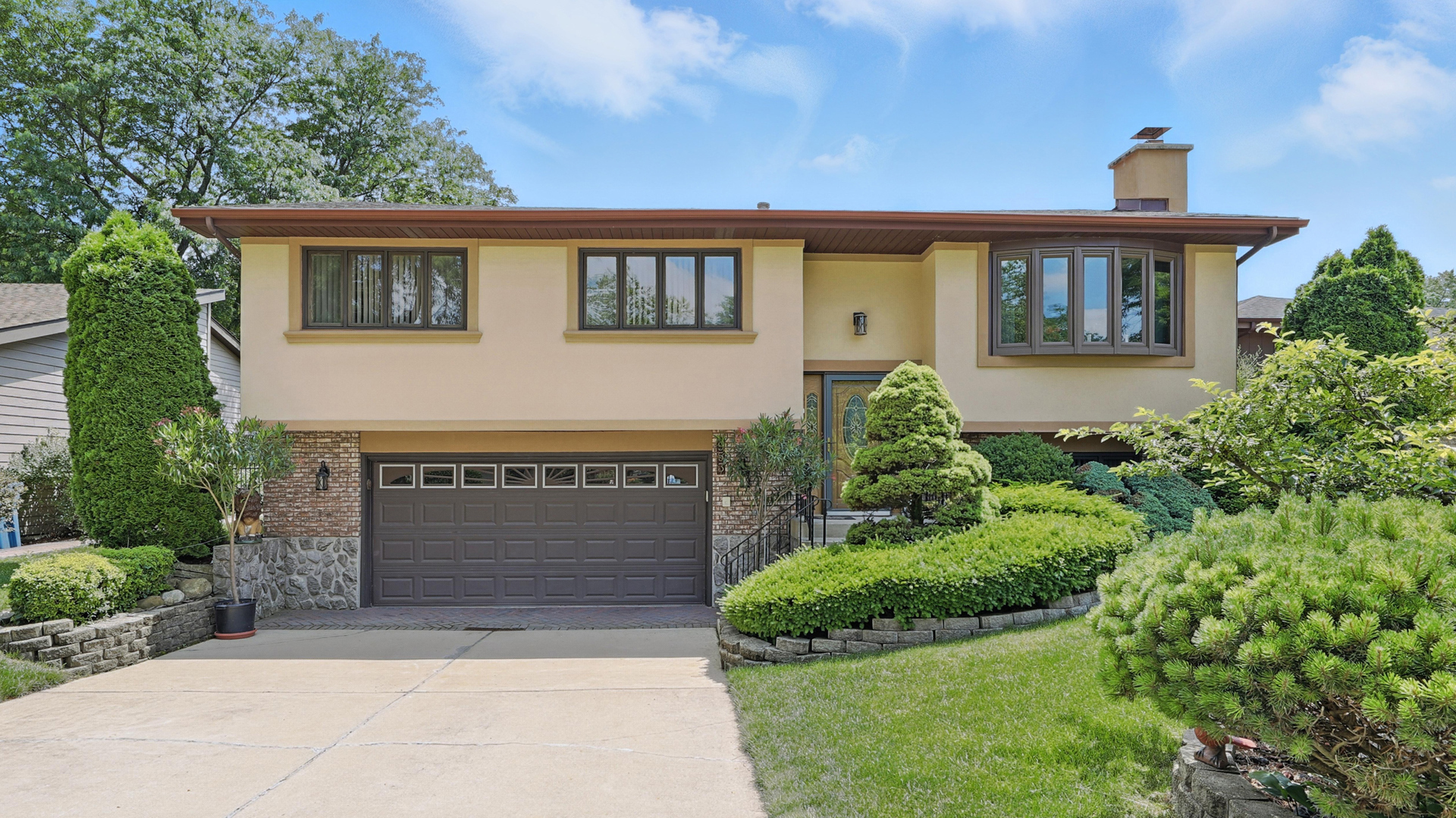 Property Photo: 953 W Surrey Road IL 60101