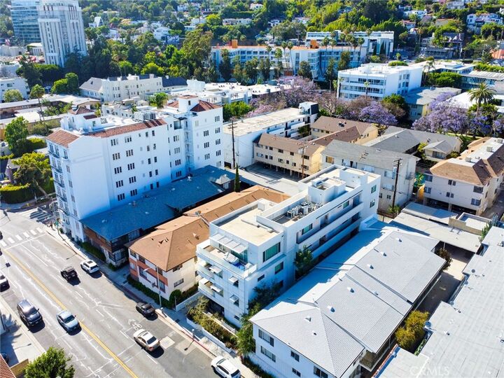Property Photo:  8265 Fountain Avenue 302  CA 90046 