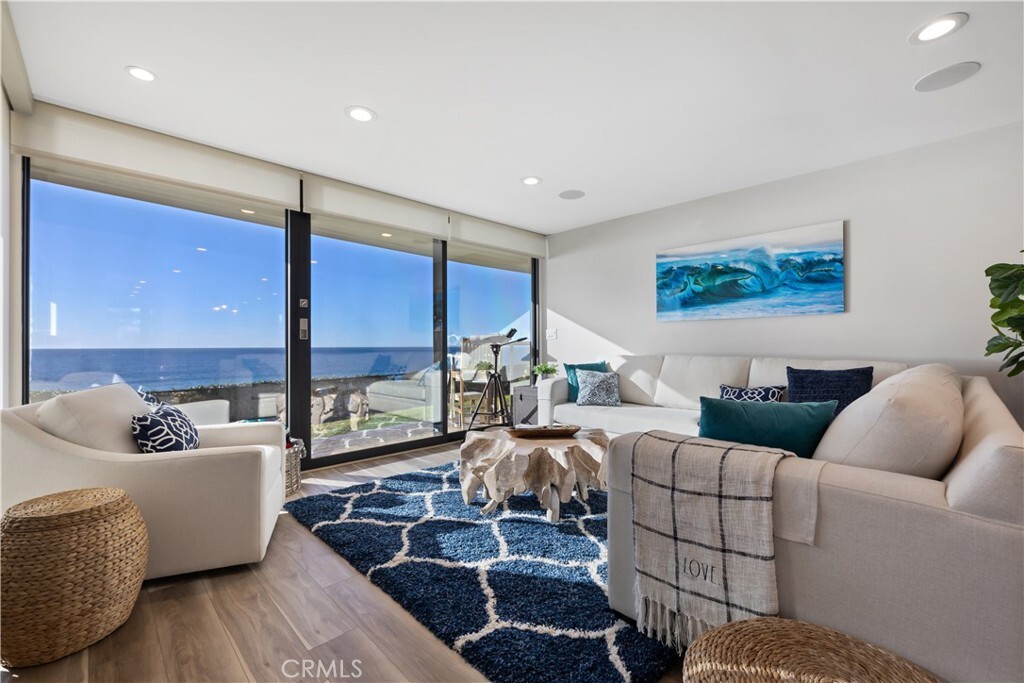 Property Photo:  335 W I Street  CA 92024 