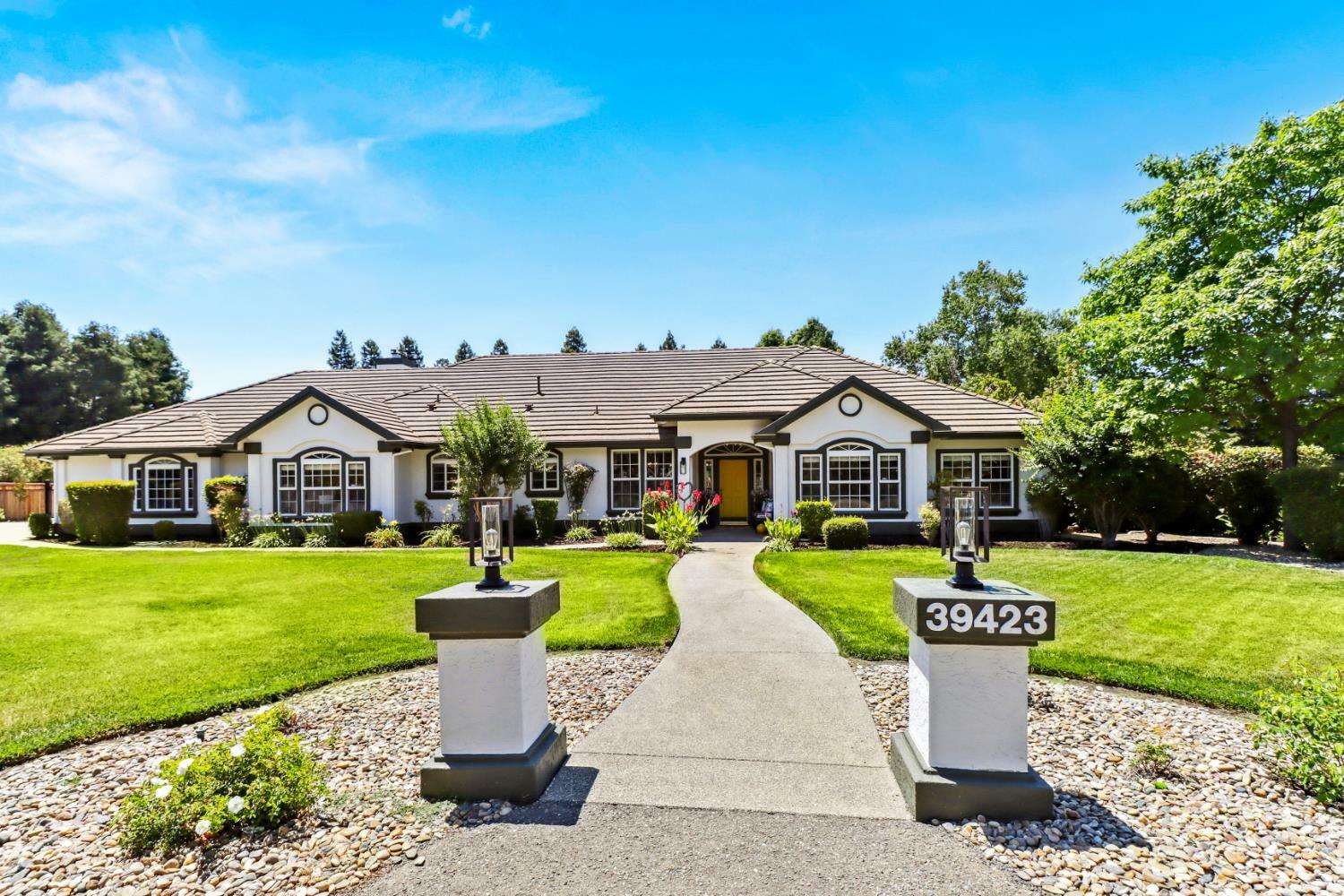 Property Photo: 39423 Black Hawk Place CA 95616