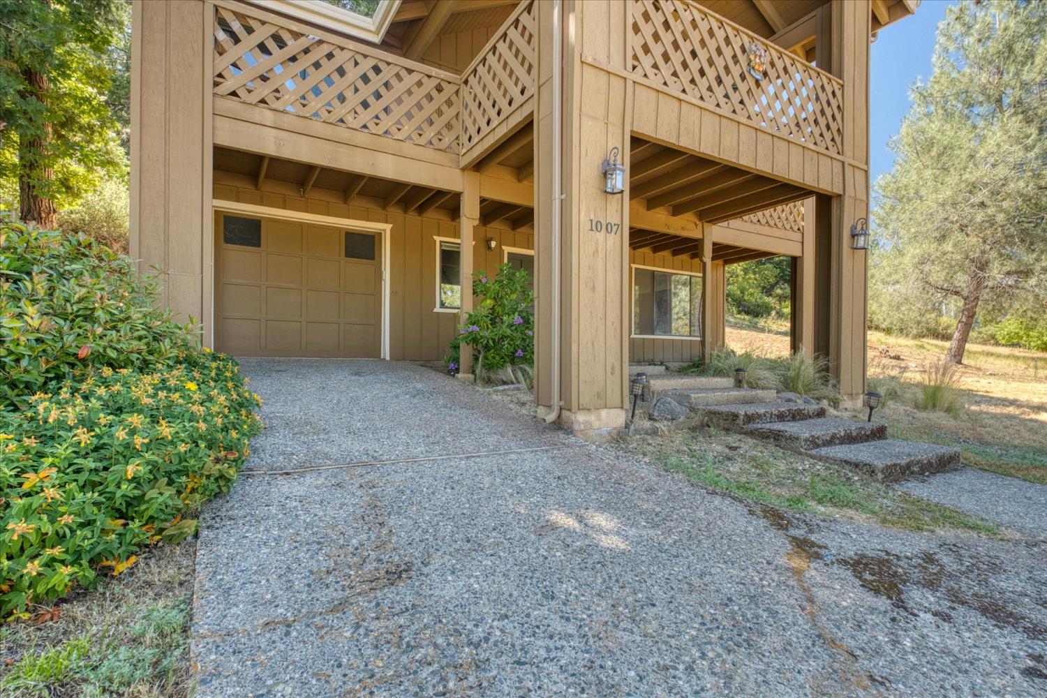 Property Photo: 1007 Dogwood Drive CA 95247