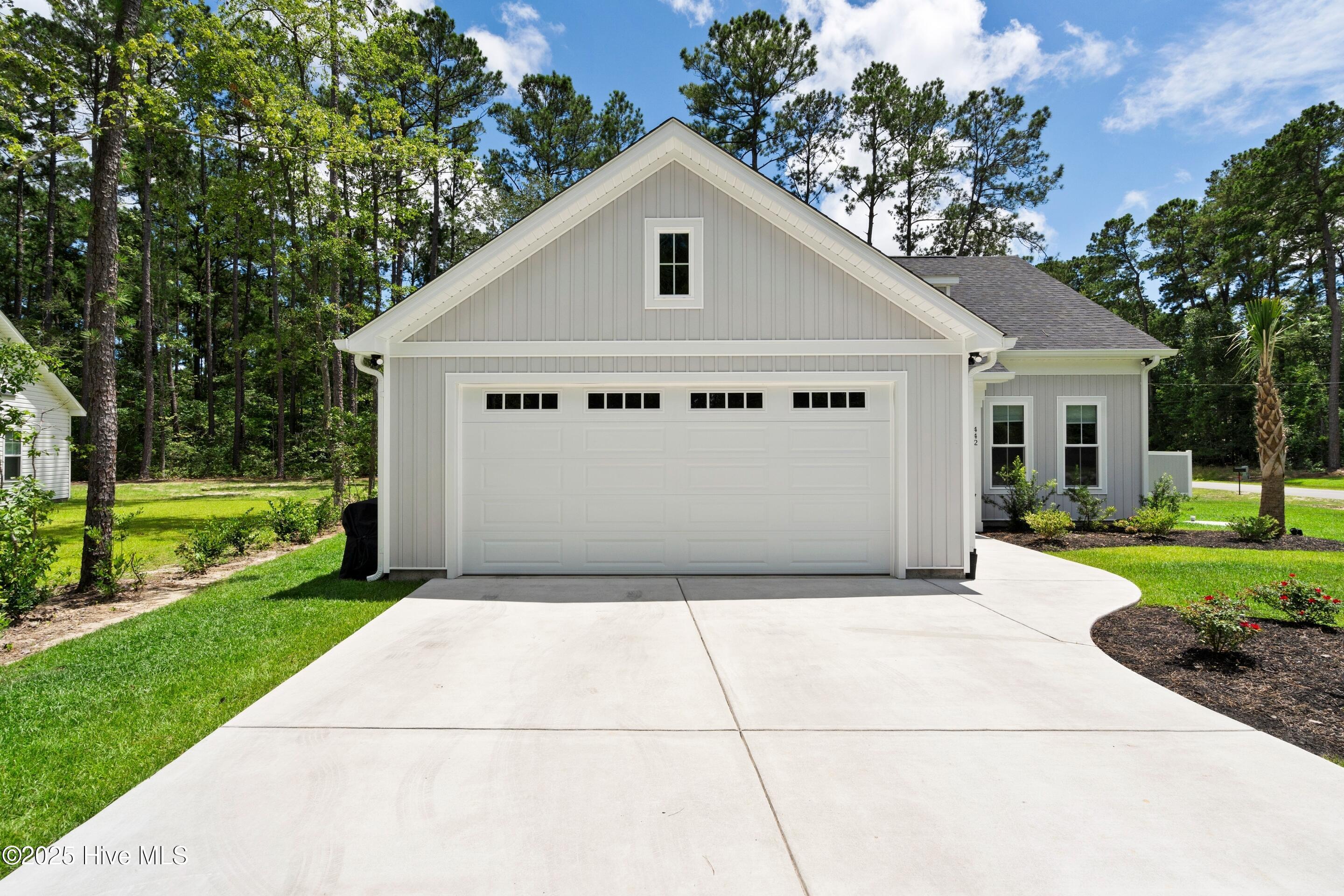 Property Photo: 442 Sandlewood Drive NW NC 28467