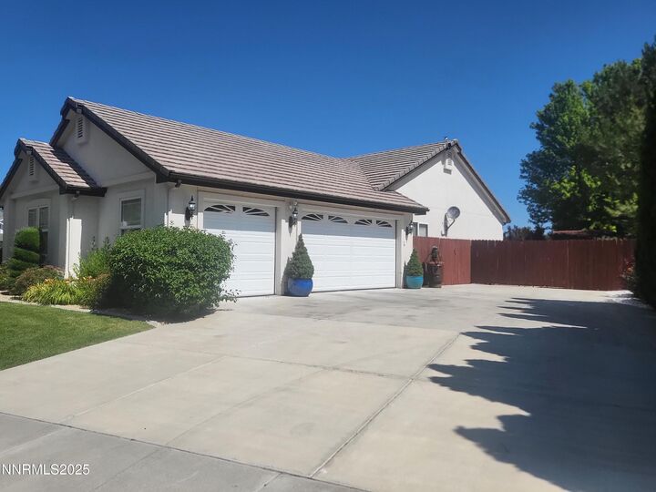Property Photo: 876 Mahogany Drive NV 89423