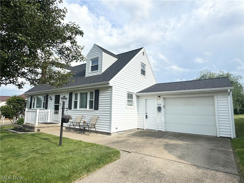 Property Photo: 470 Geneva Avenue OH 44471