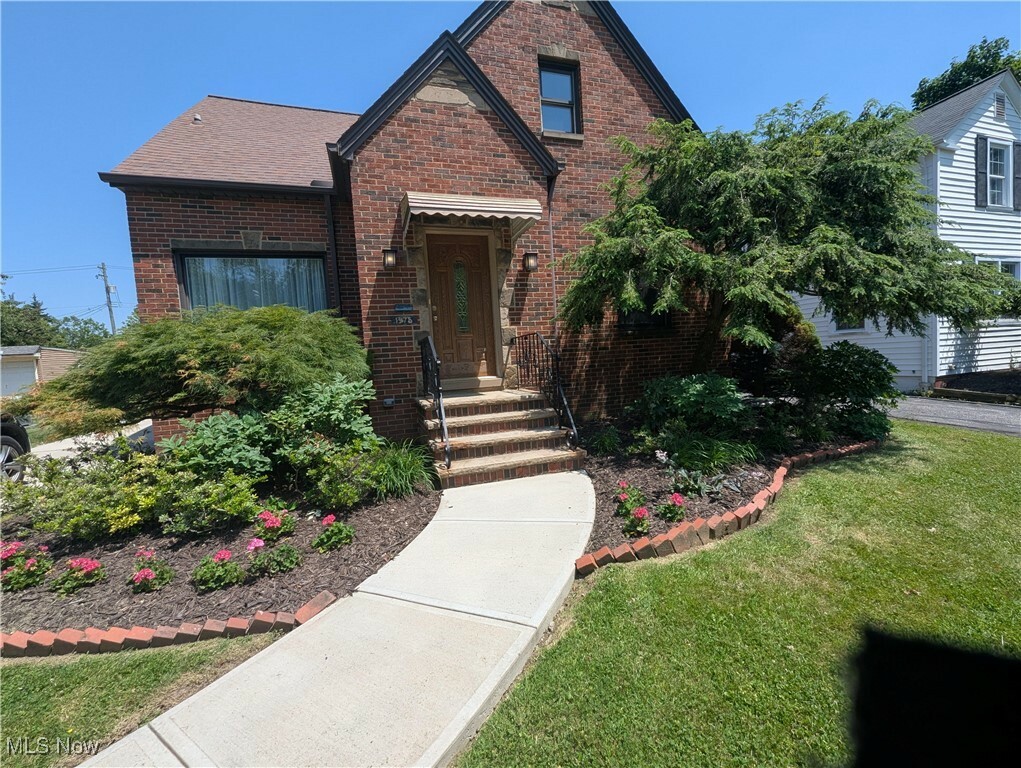 Property Photo: 1975 E 226th Street OH 44117