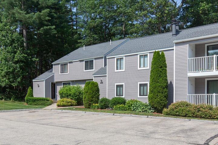 Property Photo: 6 Snow Circle NH 03062