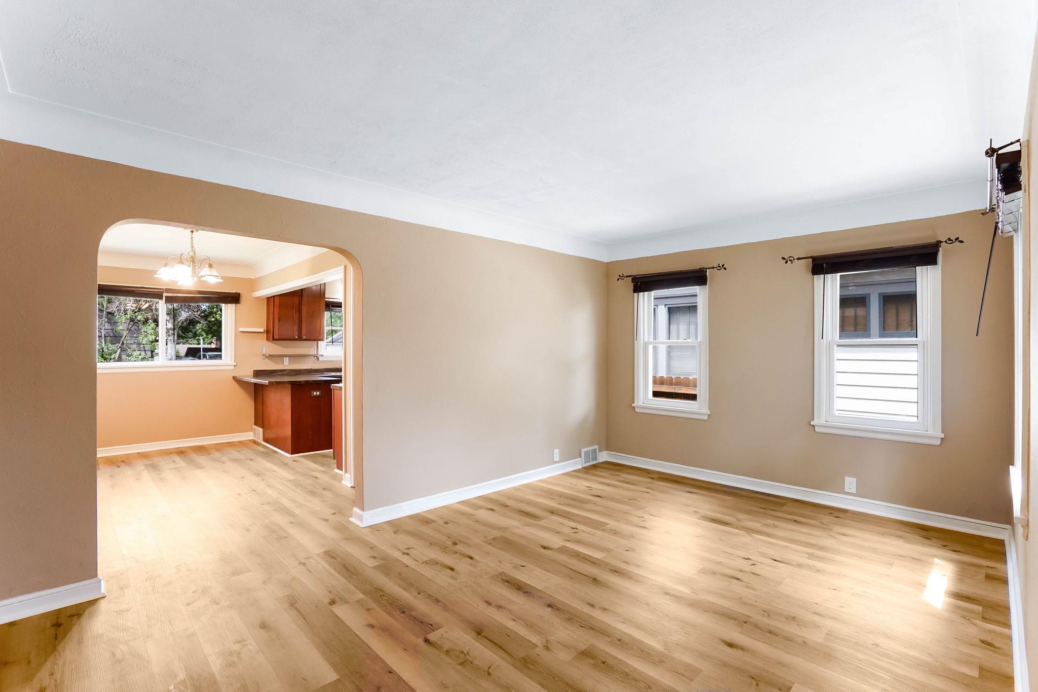 Property Photo: 985 Rose Avenue E MN 55106