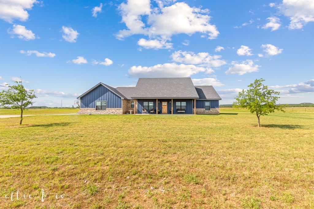 Property Photo: 737 County Road 621 TX 79562