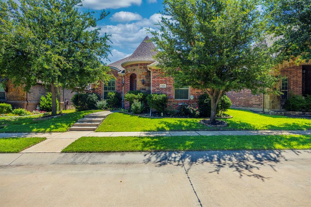 Property Photo: 7428 Park Place Drive TX 76182