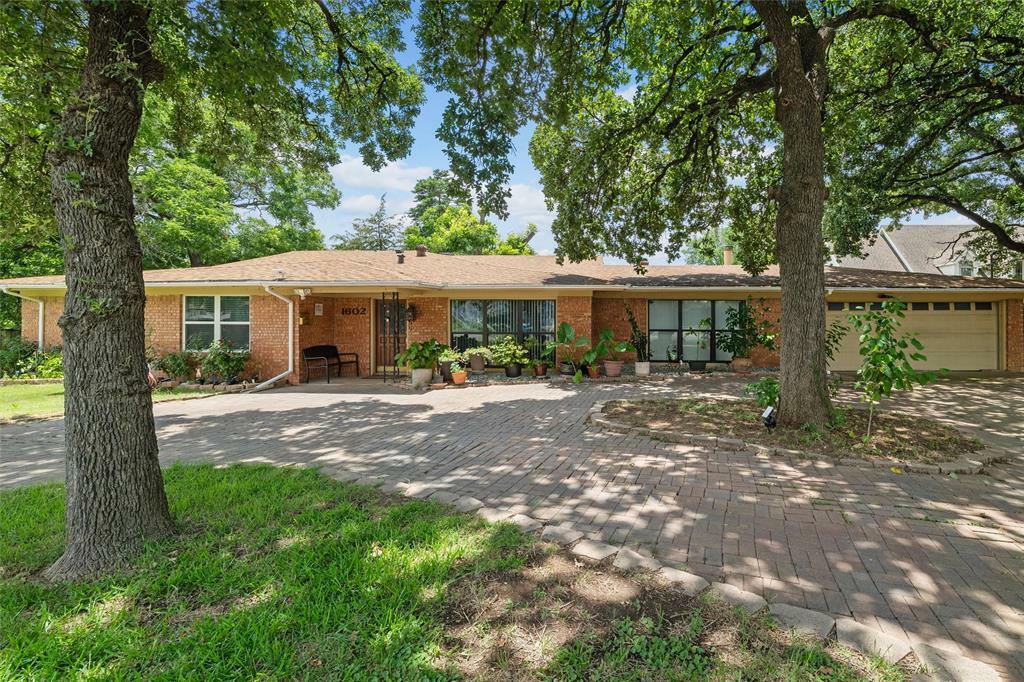 Property Photo: 1602 W 6th Street TX 75060