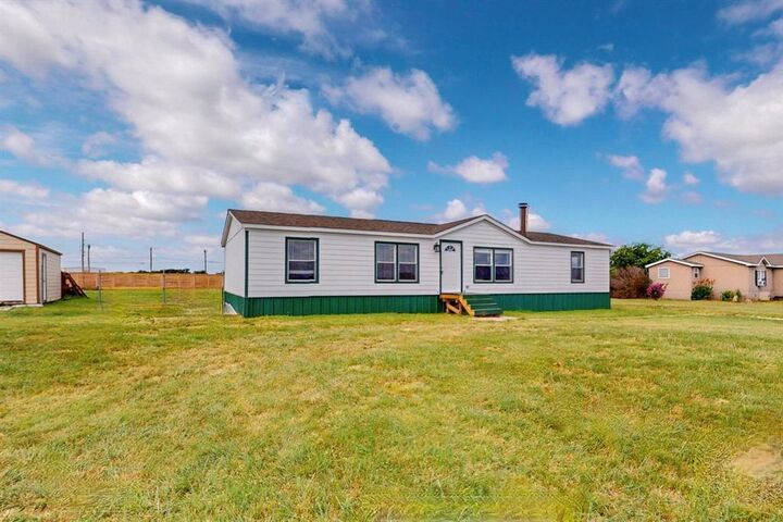 Property Photo: 1406 Grand Prix Court TX 76078