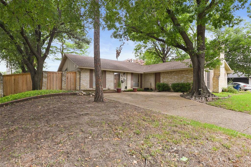 Property Photo:  921 Sleepy Hollow Drive  TX 75043 