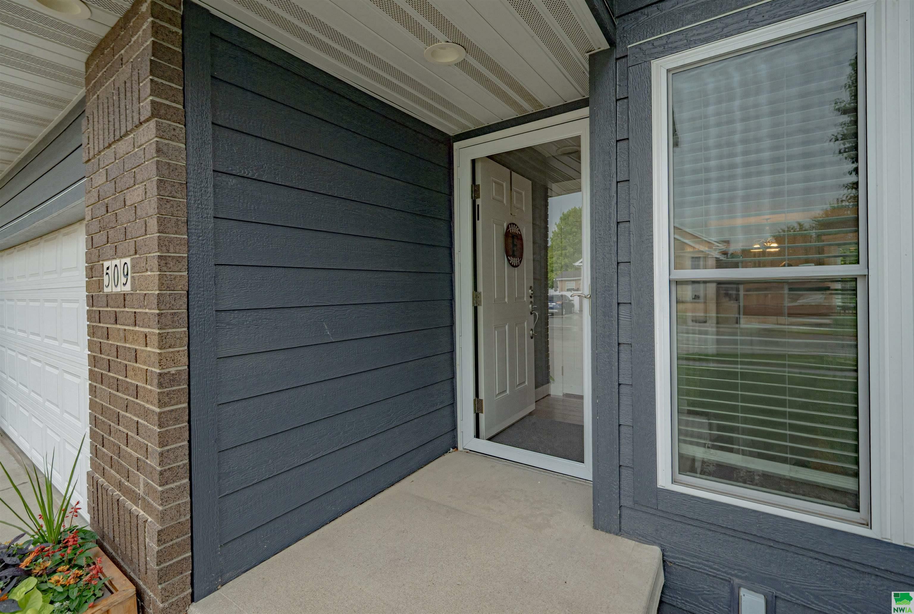 Property Photo: 509 Embassy Dr IA 51054
