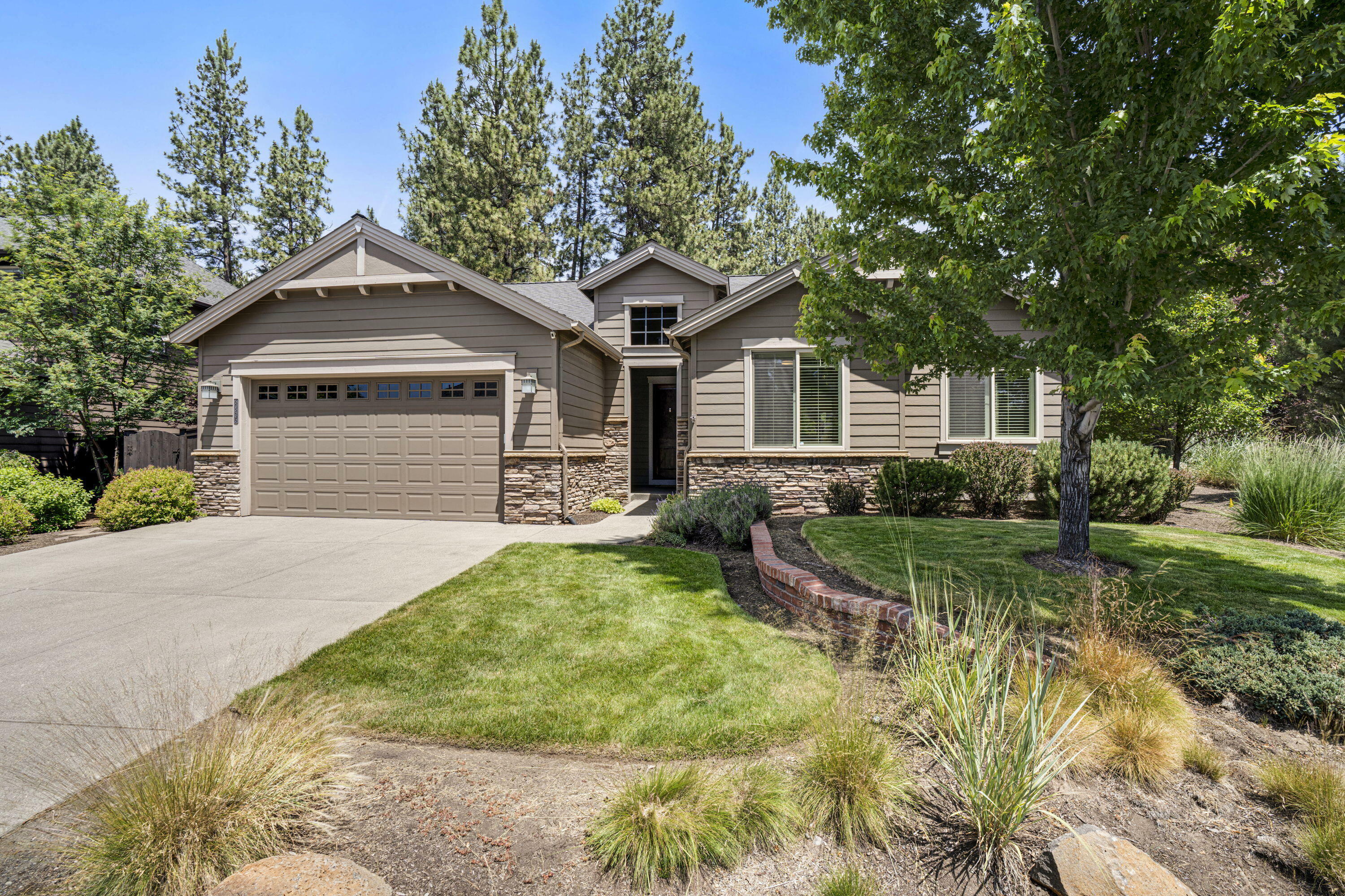 Property Photo: 60235 Addie Triplet Loop OR 97702