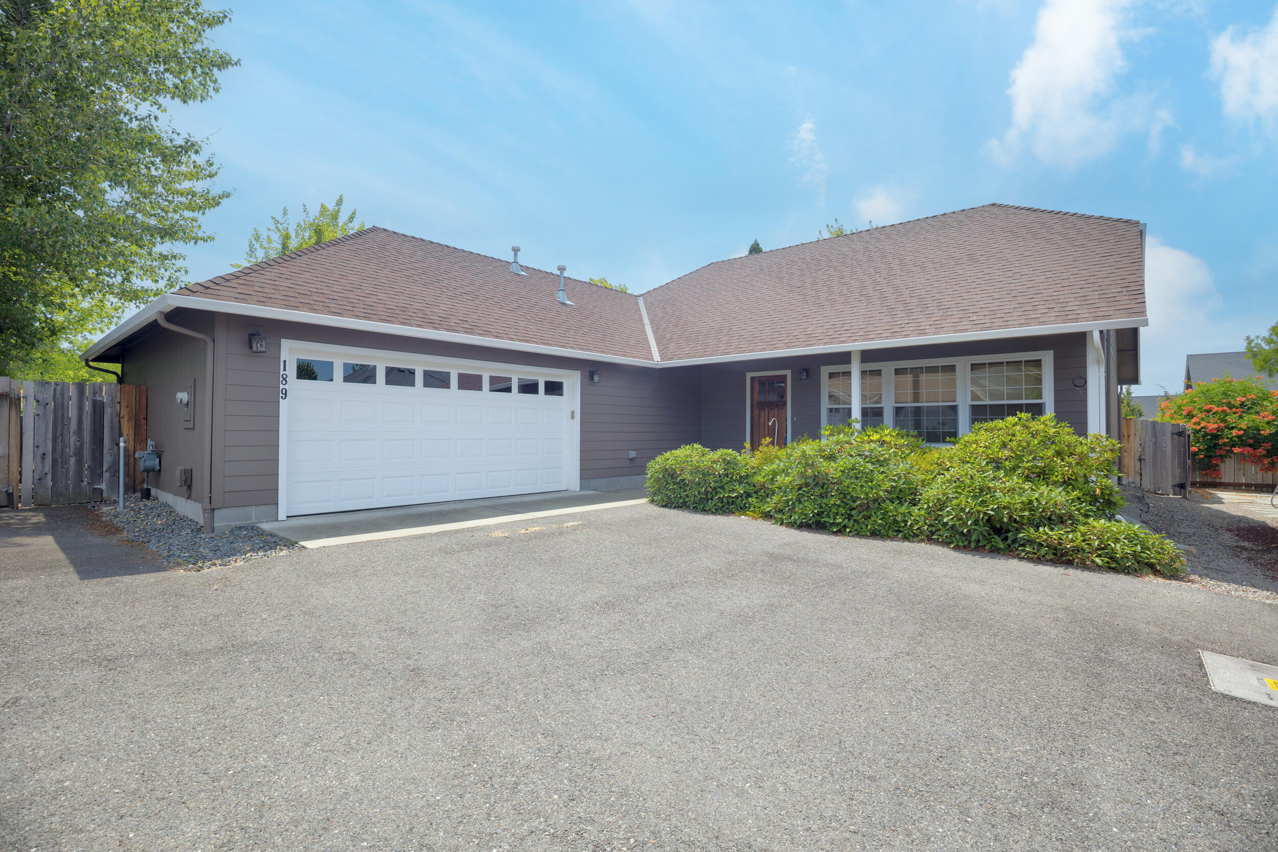 189 SE Yorktown Road  Grants Pass OR 97527 photo