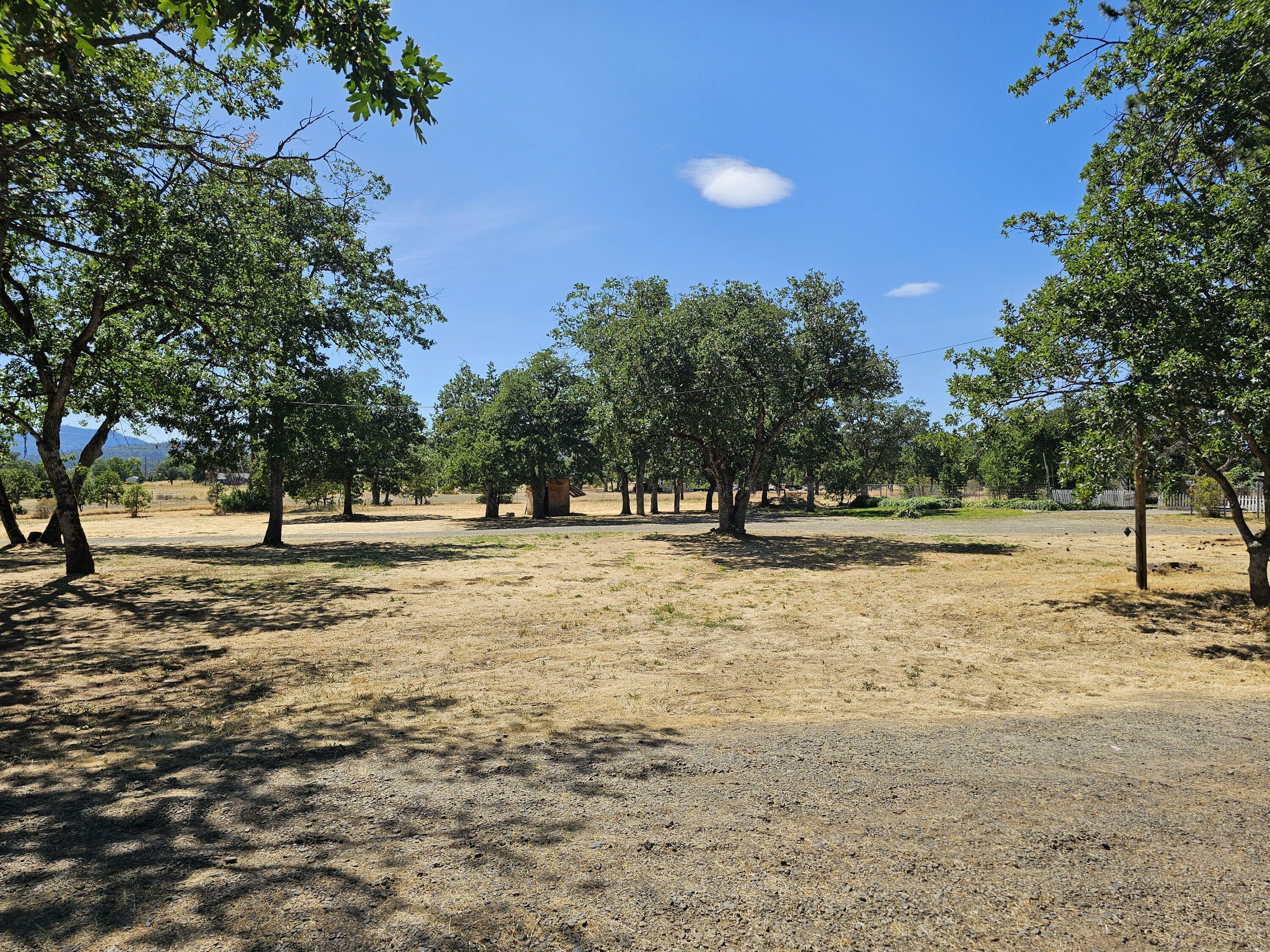 Property Photo: 5068 Dodge Road OR 97502