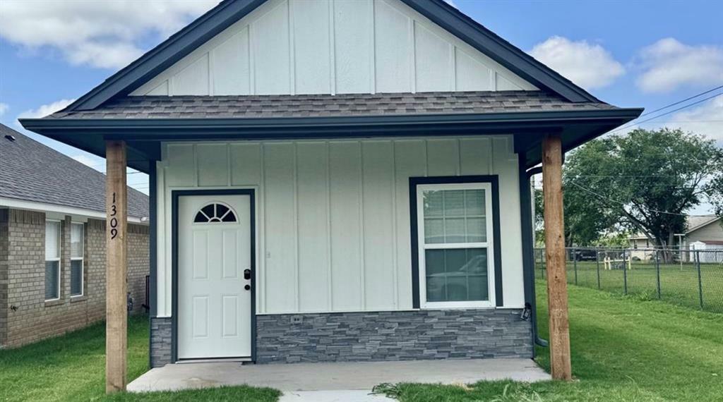 1326 SW New York Avenue  Lawton OK 73501 photo