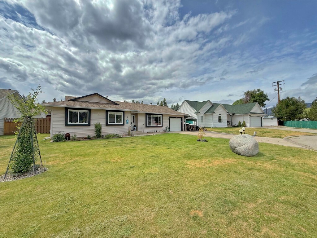 Property Photo: 8 Eagle Crescent BC V0X 1W0