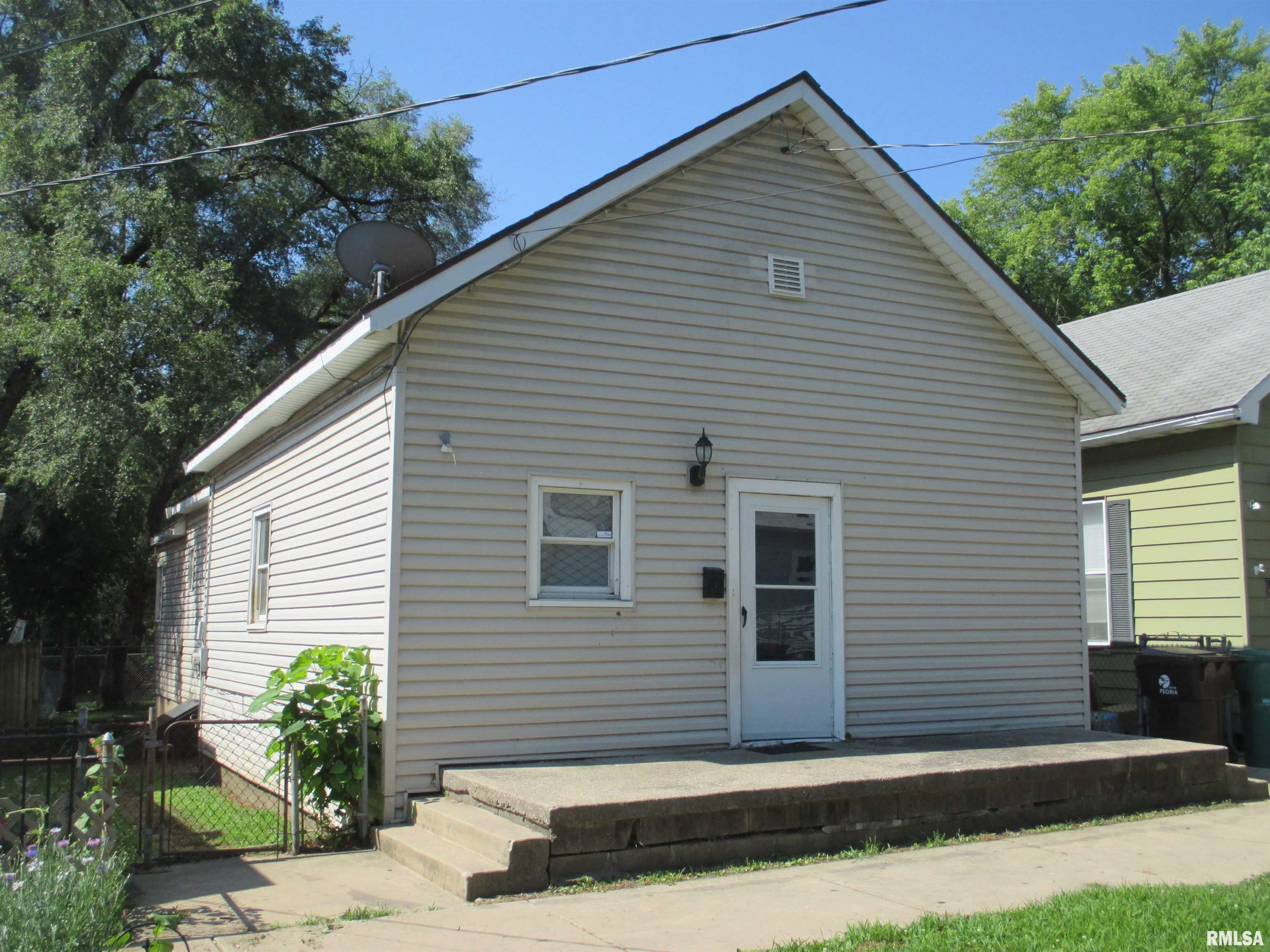 Property Photo: 1810 W Latrobe Street IL 61605