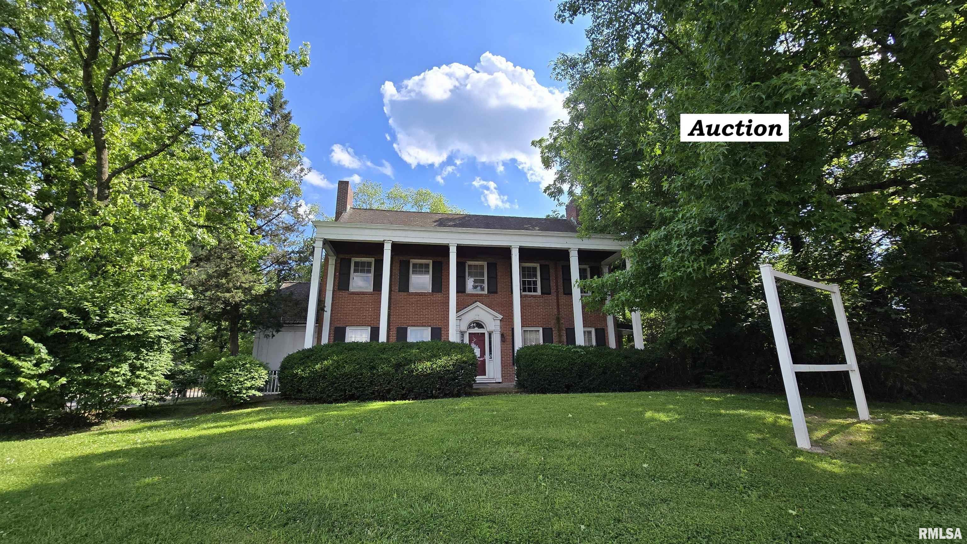 Property Photo: 930 W Walnut Street IL 62901