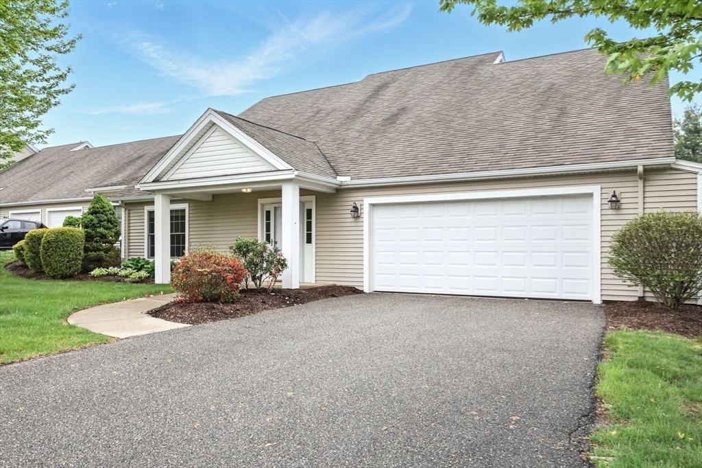 Property Photo: 45 Ivy Circle 45 MA 01095