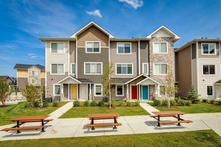 Property Photo:  536 Canals Crossing SW  AB T4B 4L3 