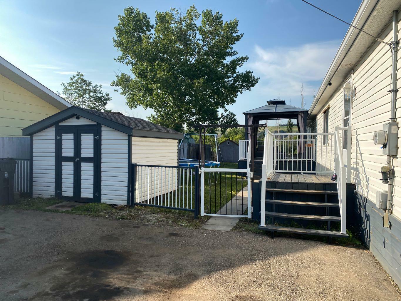 Property Photo: 1620 4 Ave SW AB T0J 0Y2