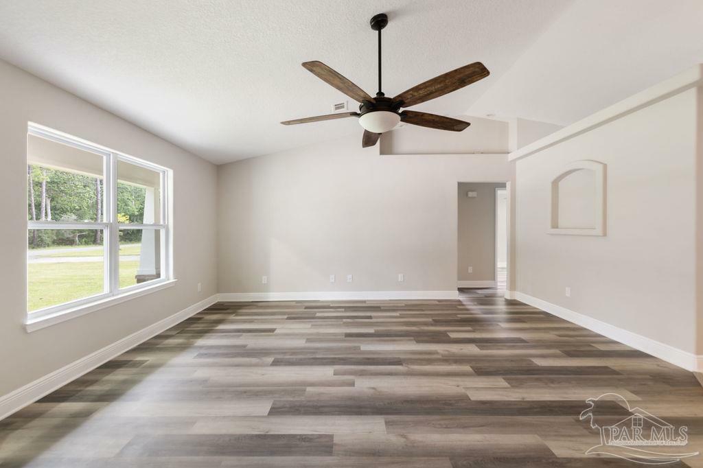 Property Photo: 9317 Alekai Dr FL 32526