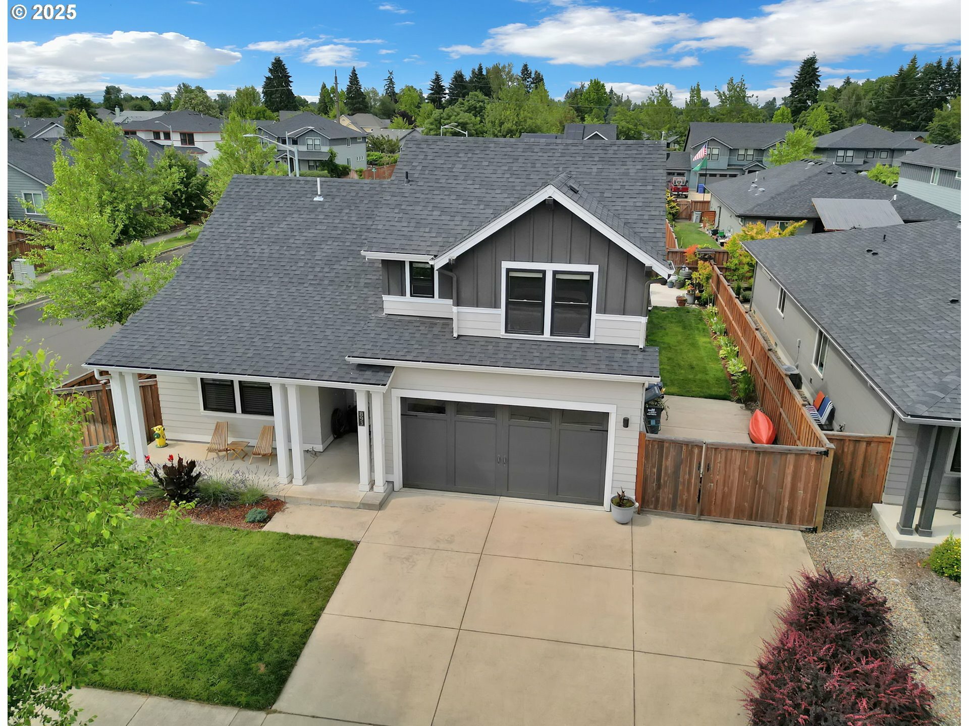 Property Photo: 893 Argon Ave OR 97404