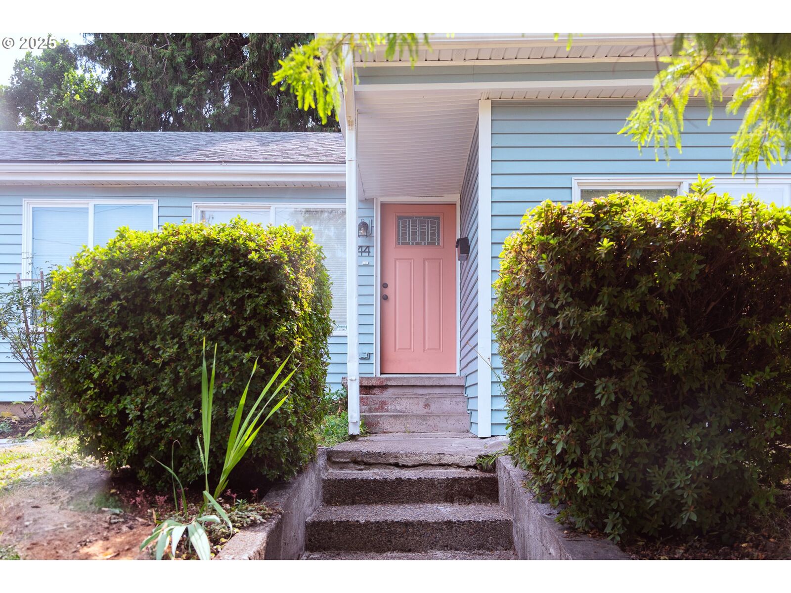 Property Photo: 44 NE Lombard St OR 97211
