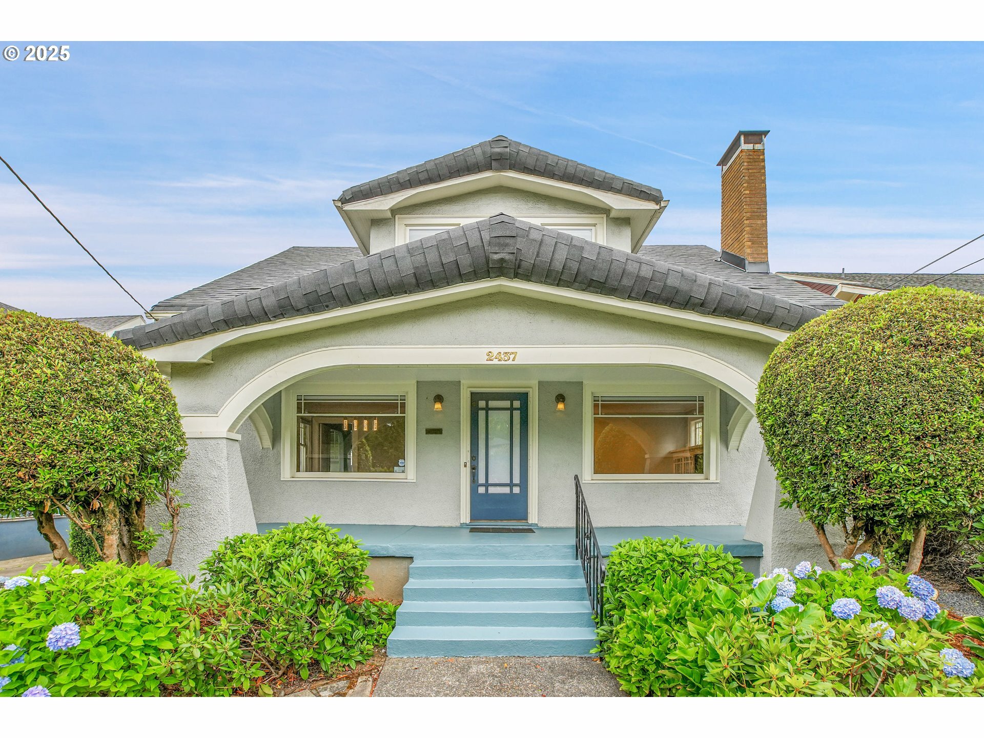 Property Photo:  2437 NE 9th Ave  OR 97212 