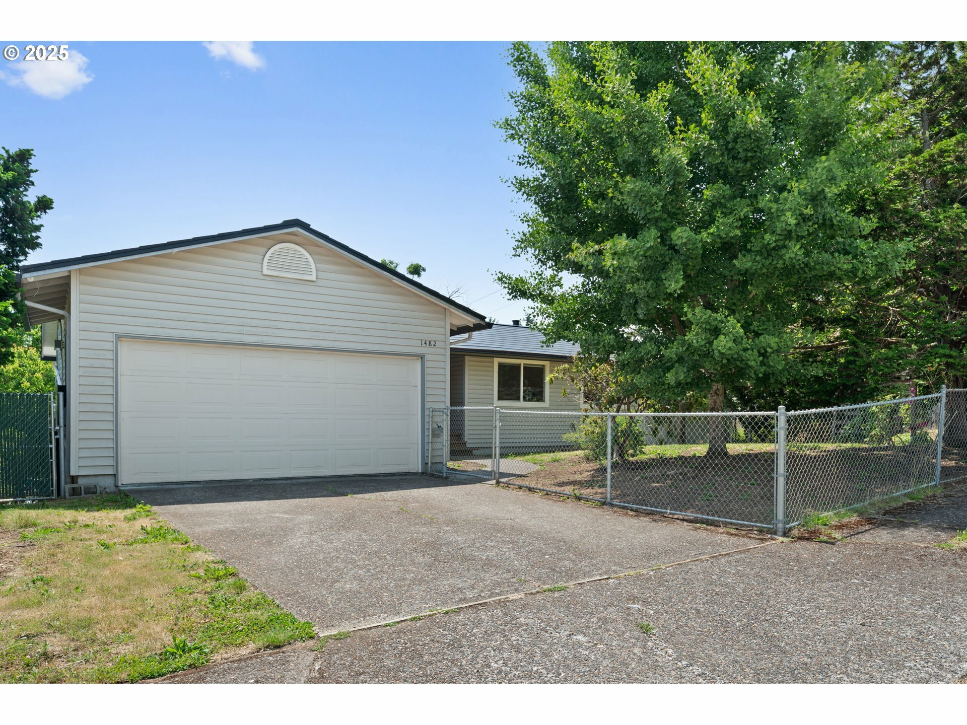 Property Photo: 1482 SW 5th Pl OR 97080