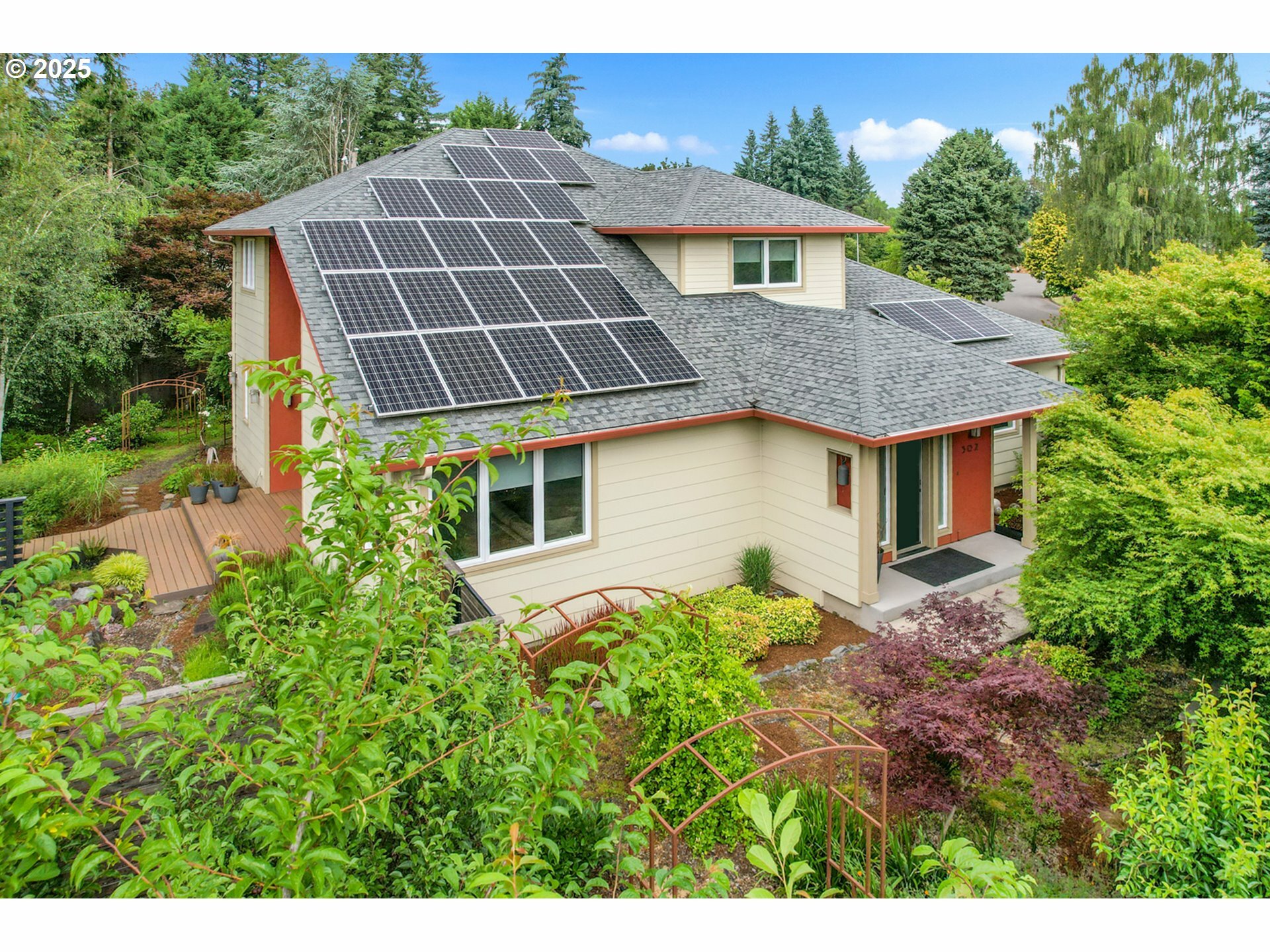 Property Photo:  302 Phoenix Way  WA 98661 