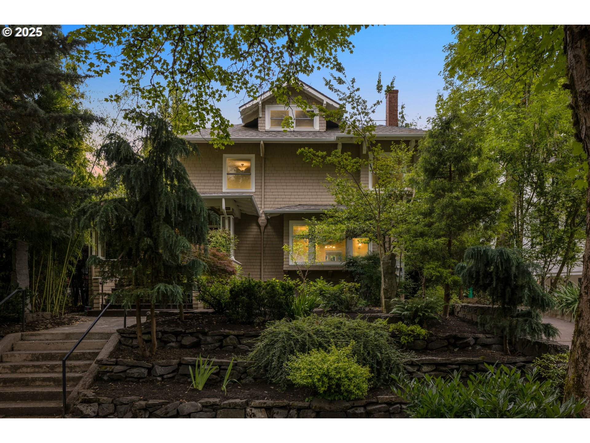 Property Photo: 612 SE 16th Ave OR 97214