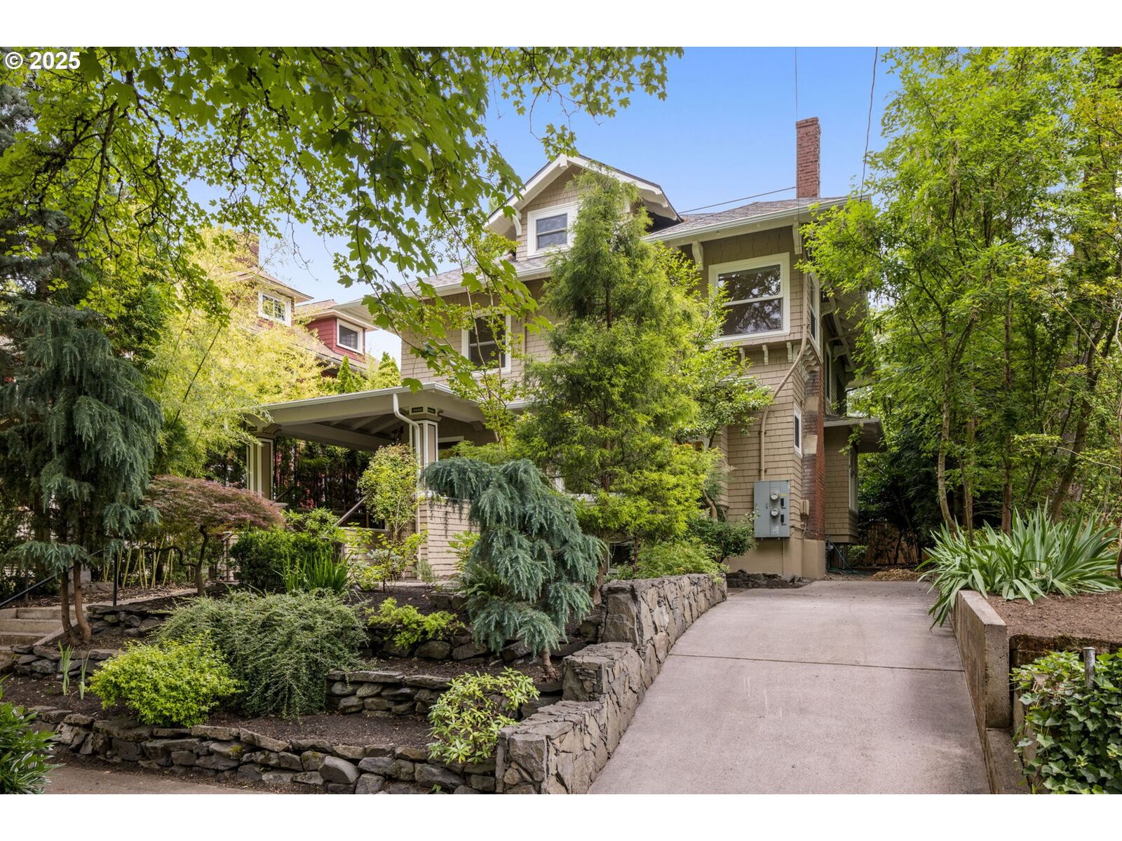 Property Photo:  612 SE 16th Ave  OR 97214 