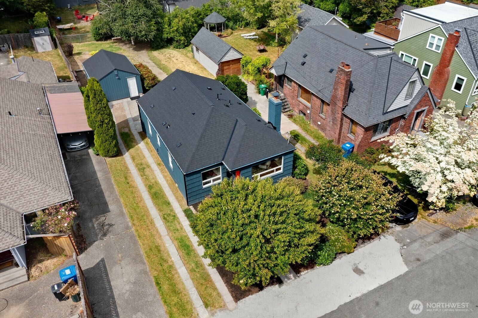Property Photo: 1022 NE 94th Street WA 98115