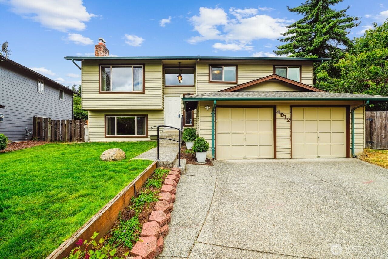 Property Photo:  4512 S 256th Place  WA 98032 