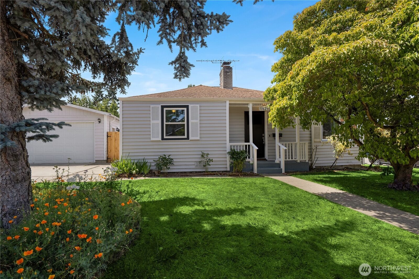 Property Photo: 1623 N 90th Street WA 98103