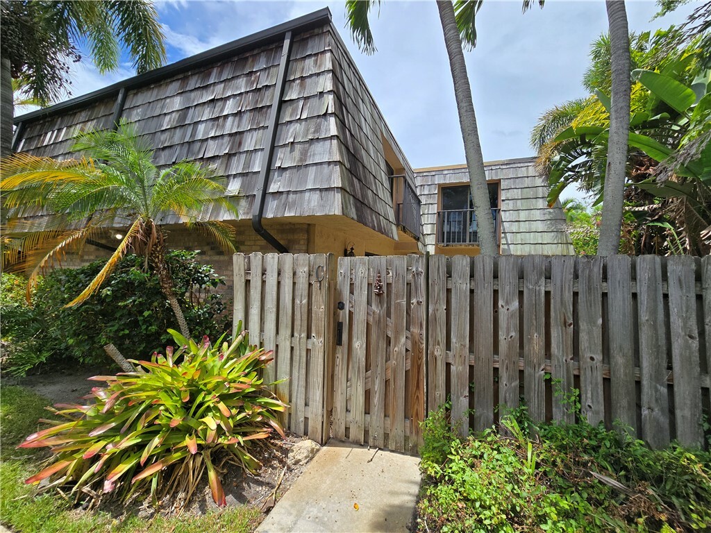 Property Photo: 320 E Waverly Place FL 32960