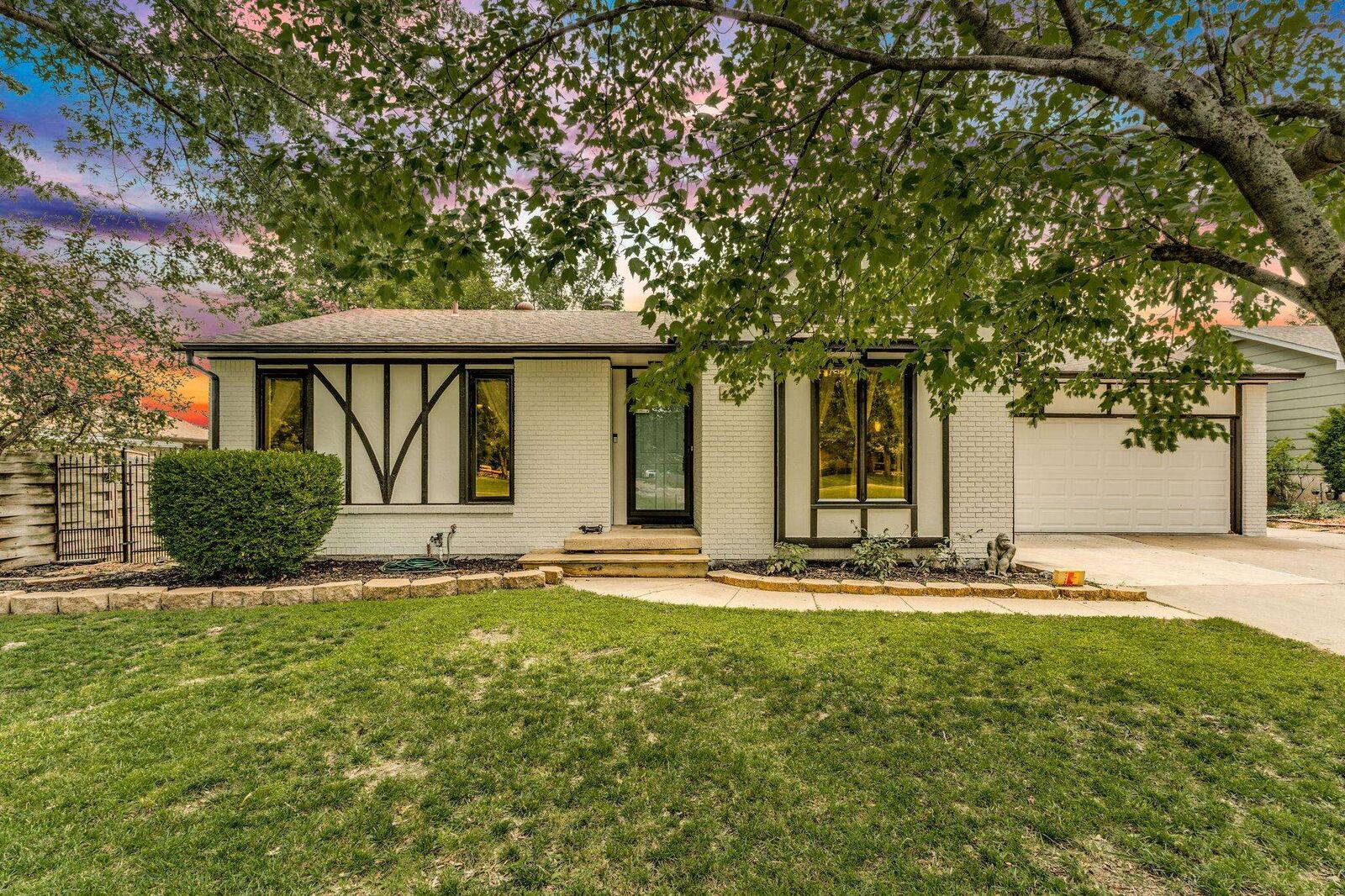 Property Photo:  7311 W Suncrest  KS 67212