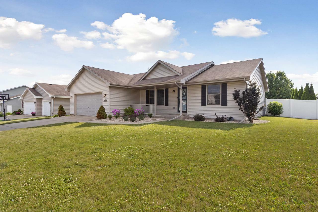 Property Photo: 4617 Parkwood Drive WI 53563