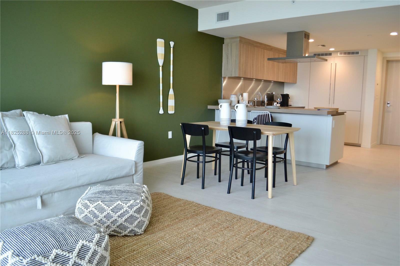 Property Photo:  1000 Brickell Plaza 4704  FL 33131 