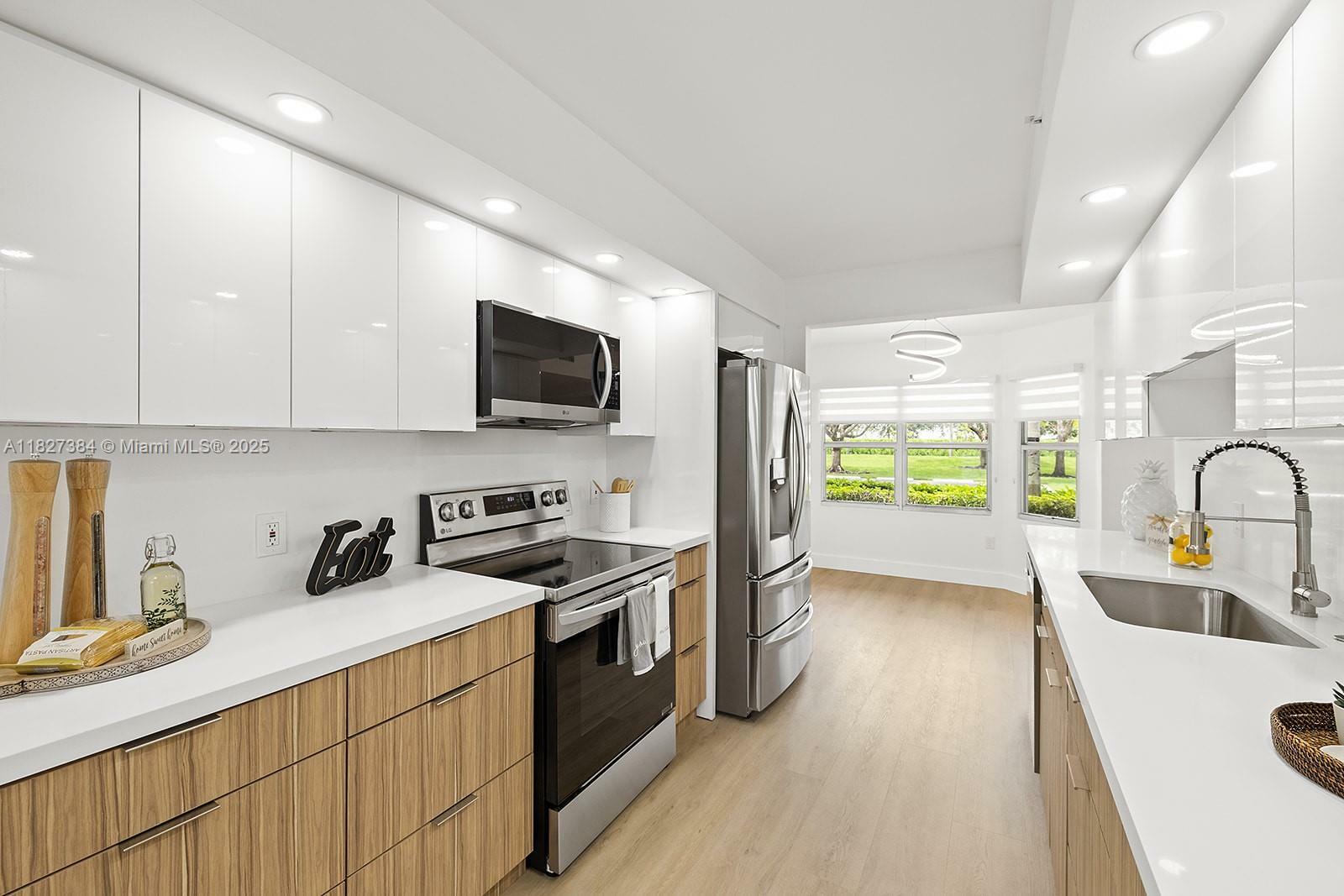 Property Photo: 550 SW 138th Ave 112K FL 33027