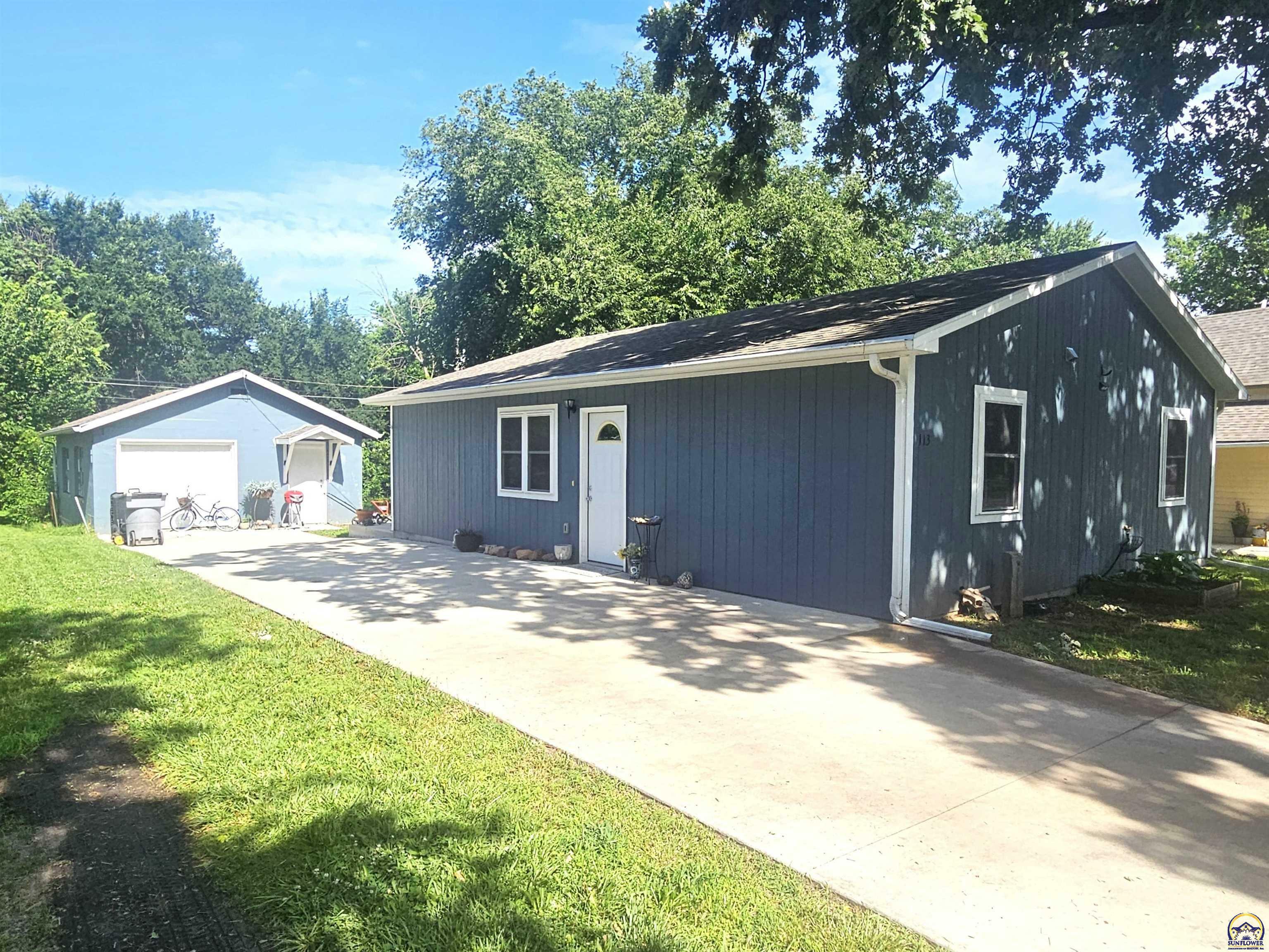 Property Photo:  113 S State St  KS 66801 